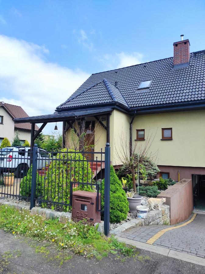 Przyjazny Domek Tarnowskie Góry Esterno foto